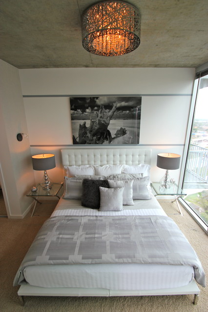 Дизайн спальни с костром на потолке
