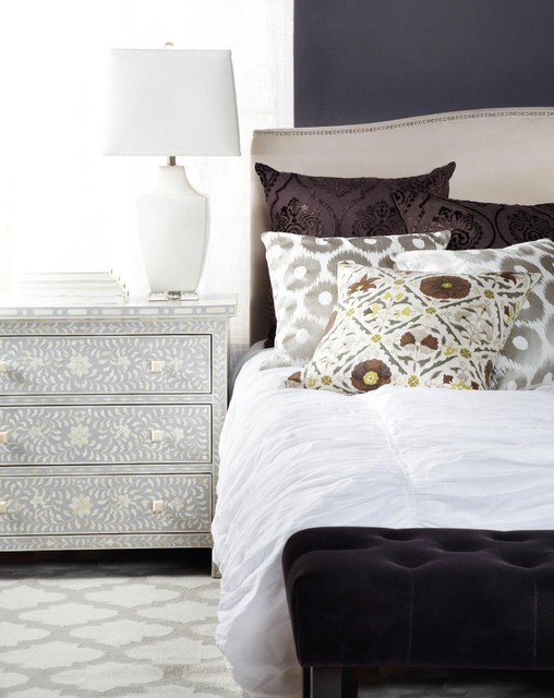 Дизайн спальни в бело-коричневом цвете
