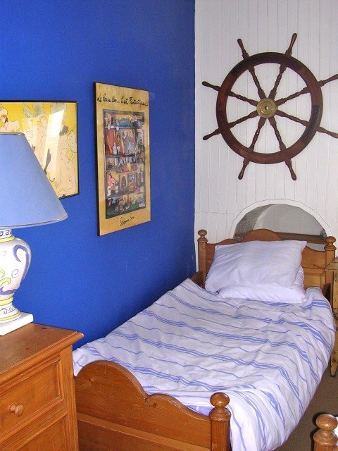 Дизайн спальни в морском стиле.