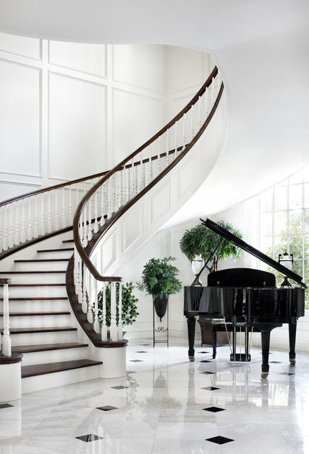 Дизайн винтовой лестницы в контрастном помещении
