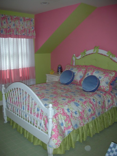 Фото бабушкиной спальни в розовом цвете.