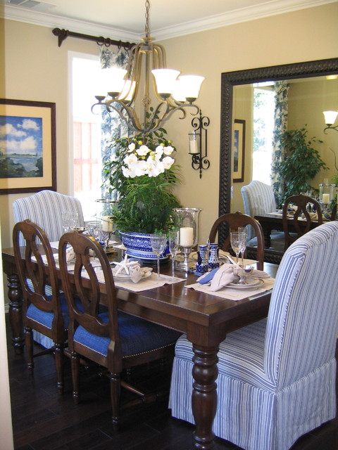 Фото дизайна интерьера столовой в коричневых и синих тонах