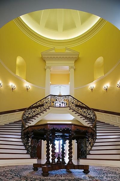 Фото роскошной сказочной царской лестницы
