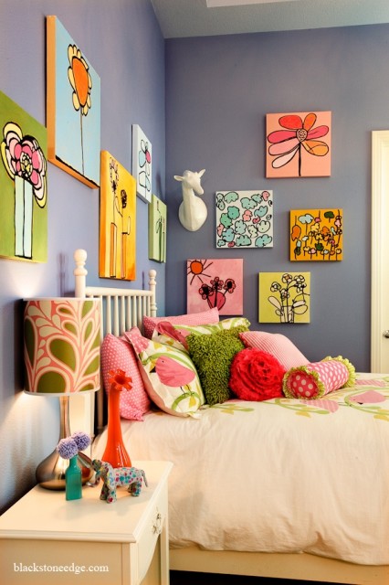 Фотография детской комнаты с картинами