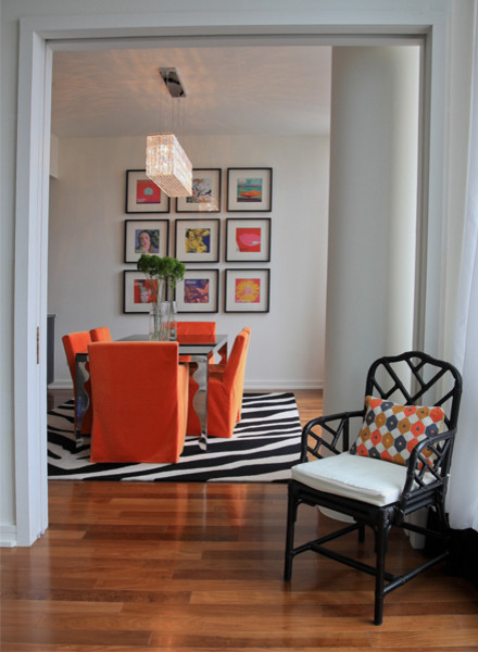 Интерьер столовой с использованием оранжевого цвета и животного принта 