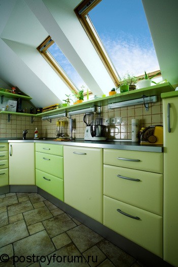 кухня в зеленых тонах 