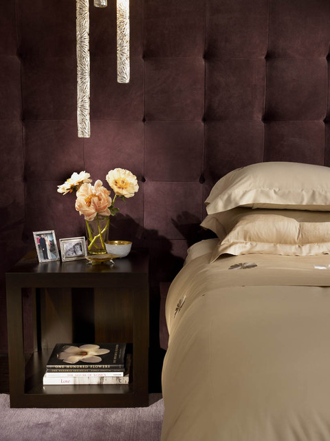Романтический стиль оформления спальни в классическом интерьере.