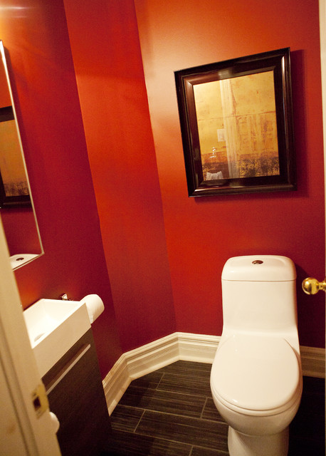 Терракотовый цвет в интерьере туалетной комнаты.