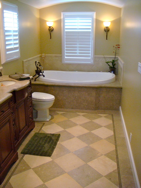 Ванная комната с элементами декора