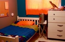 Детская спальная с яркими оттенками