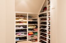 Дизайн гардеробной с удобными полочками