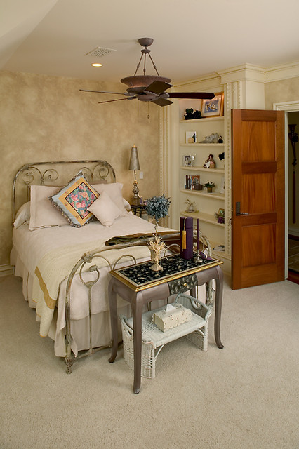 Дизайн спальни с архаичным вентилятором