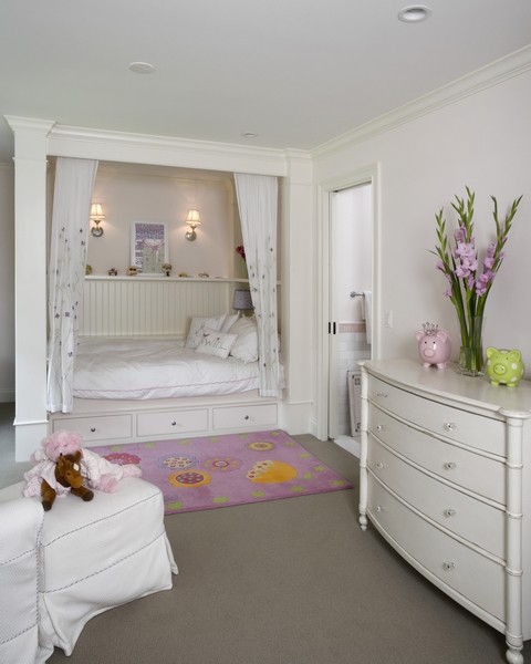 Дизайн спальной комнаты в белом убранстве