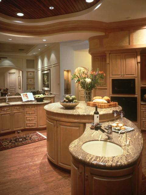 Фото кухонного интерьера для просторного помещения.