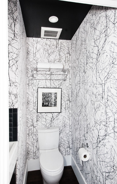 Фото туалетной комнаты в черно-белых цветах