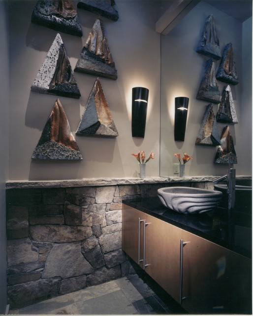 Фото туалетной комнаты в каменном интерьере