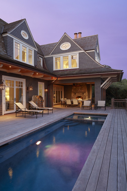 Фотография экстерьера дома с бассейном 