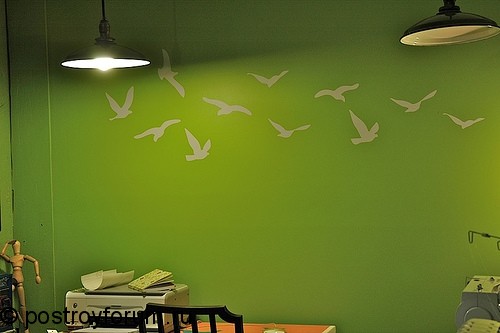 Птицы на стене