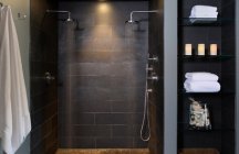 Фото дизайна ванной комнаты в серых тонах