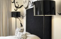 Современный дизайн спальной в черно-белых тонах