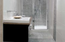 Современный дизайн ванной комнаты в серых тонах